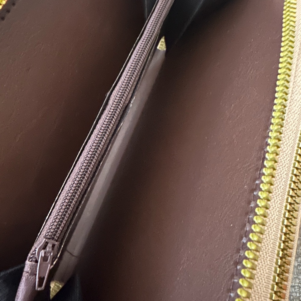 Blush‎ Kiss Chic Bonjour Parisian  Women's Clutch With 2 zipper Compartments New - Picture 3 of 16